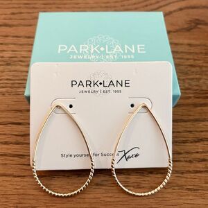 Park Lane | “Almond” Earrings | Gold